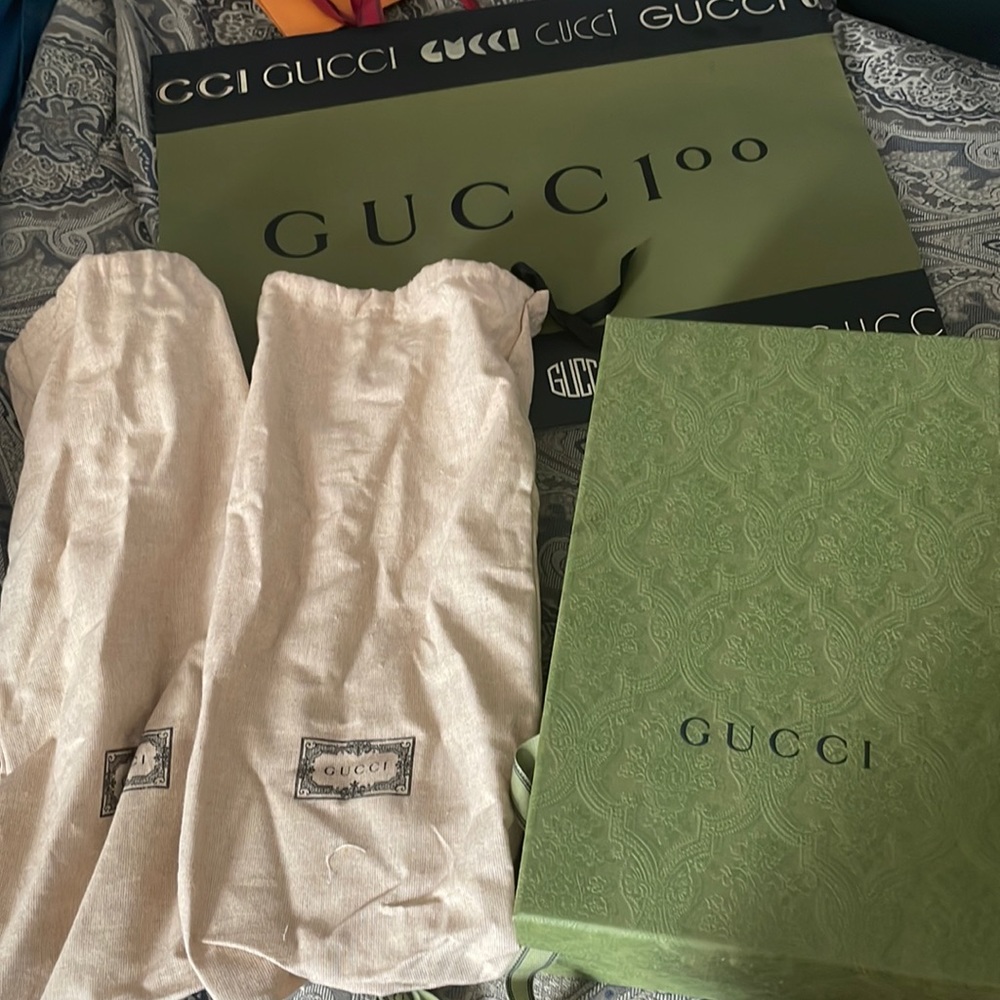 Gucci shoe box sust covers and bag